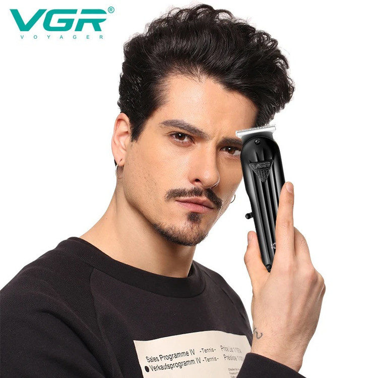 ماشین اصلاح موی سر و صورت وی جی ار مدل V-982 با تیغه استیل پیشرفته، منبع انرژی باتری، مدت زمان استفاده 120 دقیقه، مدت زمان شارژ 120 دقیقه، همراه با کابل شارژ USB، شانه و دفترچه راهنما